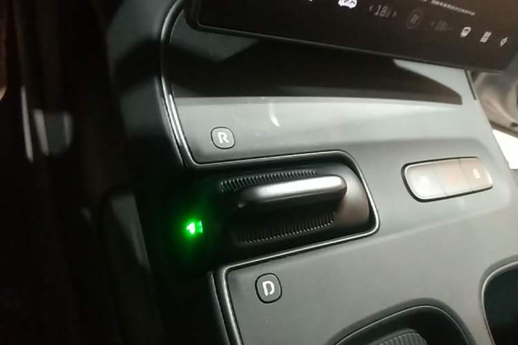 Used Nio ET5 2024 75 kWh Gear Lever