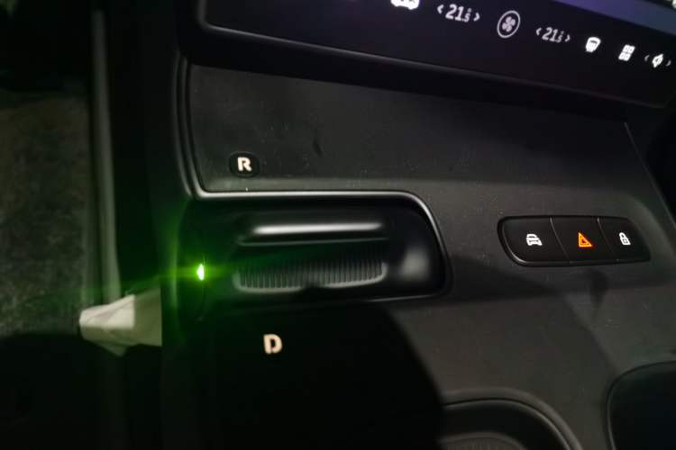 Used Nio ET5 2024 75 kWh Gear Lever