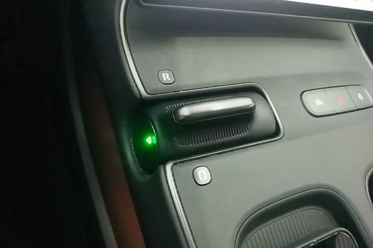 Used Nio ET5 2024 75 kWh Gear Lever