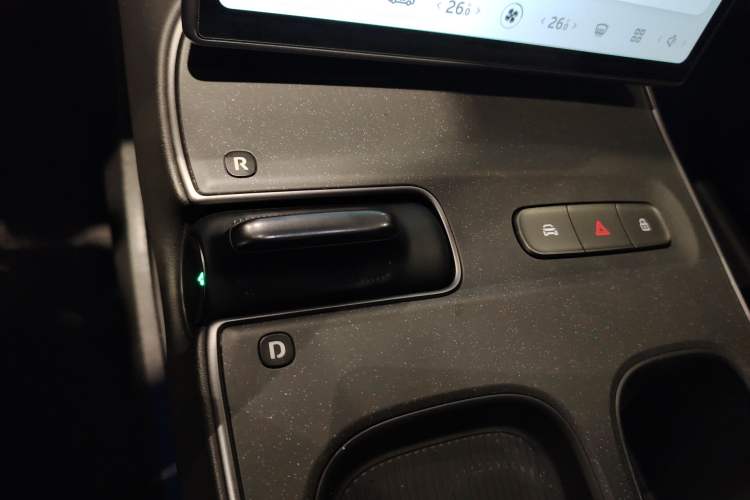 Used Nio ET5 2024 75 kWh Gear Lever