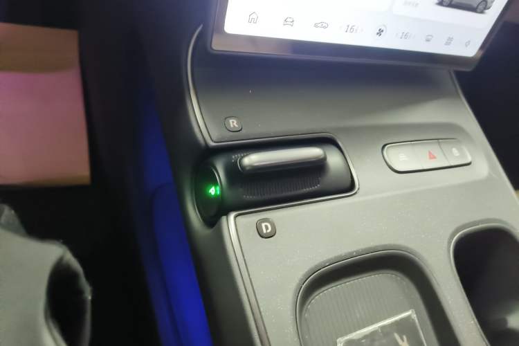 Used Nio ET5 2024 75 kWh Gear Lever