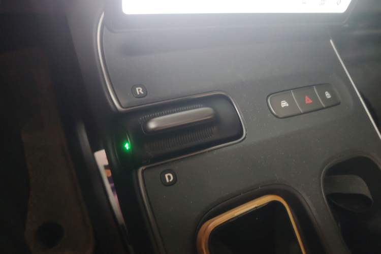 Used Nio ET5 2024 75 kWh Gear Lever