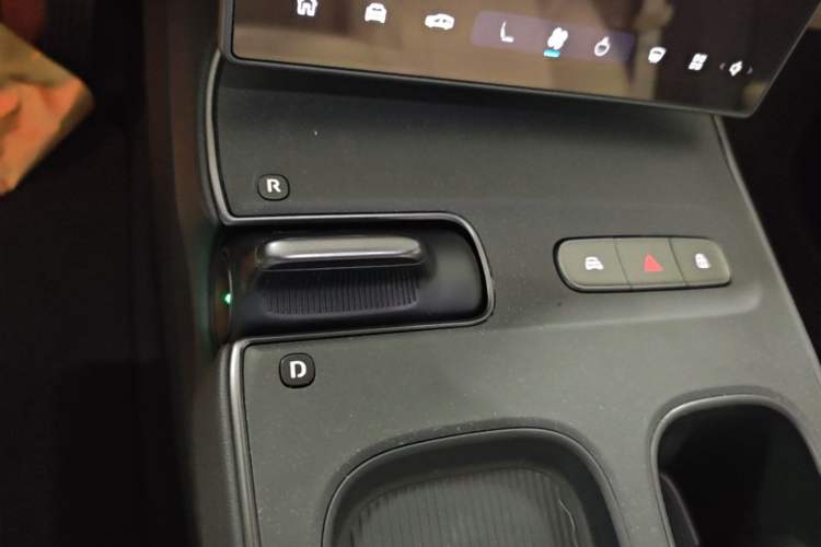 Used Nio ET5 2024 75 kWh Gear Lever