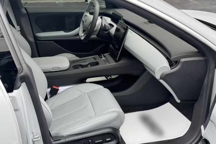 Used Nio ET5 2024 75 kWh Interior 10