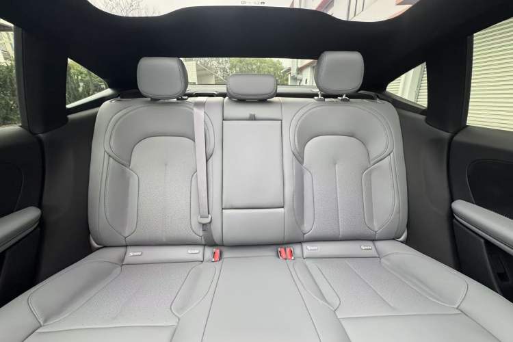 Used Nio ET5 2024 75 kWh Interior 12