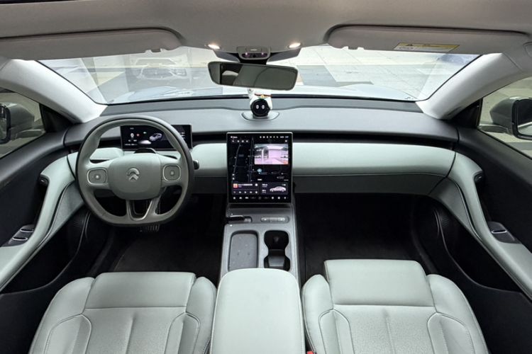 Used Nio ET5 2024 75 kWh Interior 4