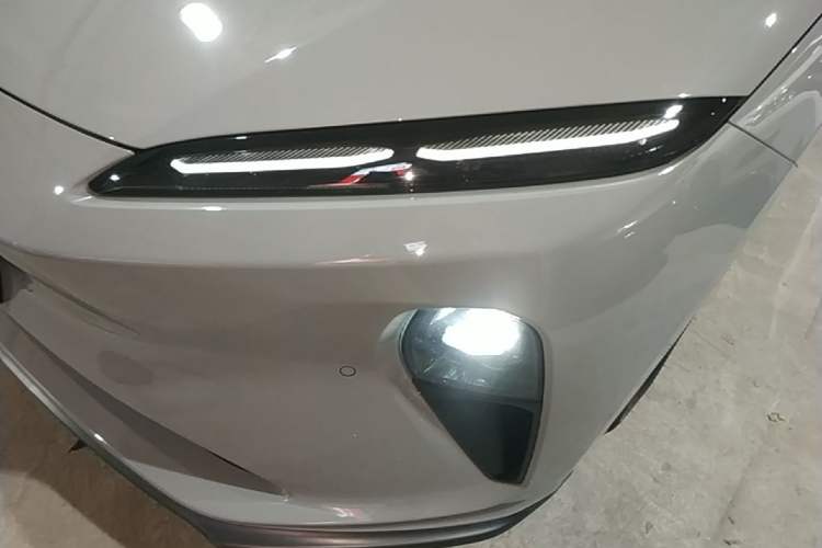 Used Nio ET5 2024 75 kWh Left Front Headlight