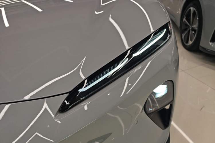 Used Nio ET5 2024 75 kWh Left Front Headlight