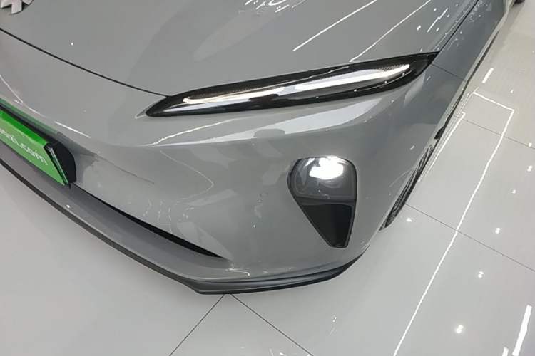 Used Nio ET5 2024 75 kWh Left Front Headlight