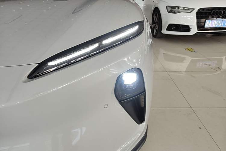 Used Nio ET5 2024 75 kWh Left Front Headlight