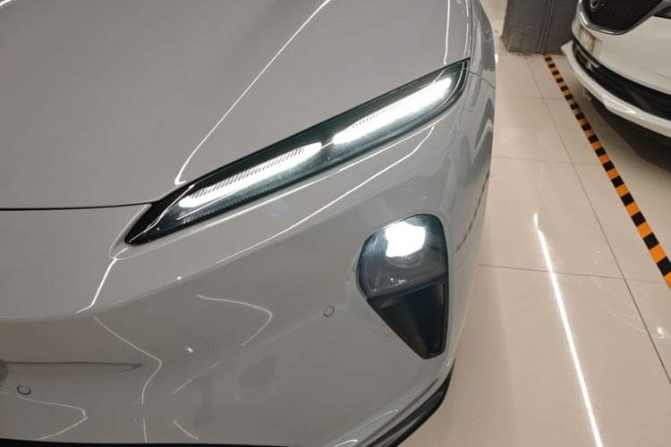 Used Nio ET5 2024 75 kWh Left Front Headlight