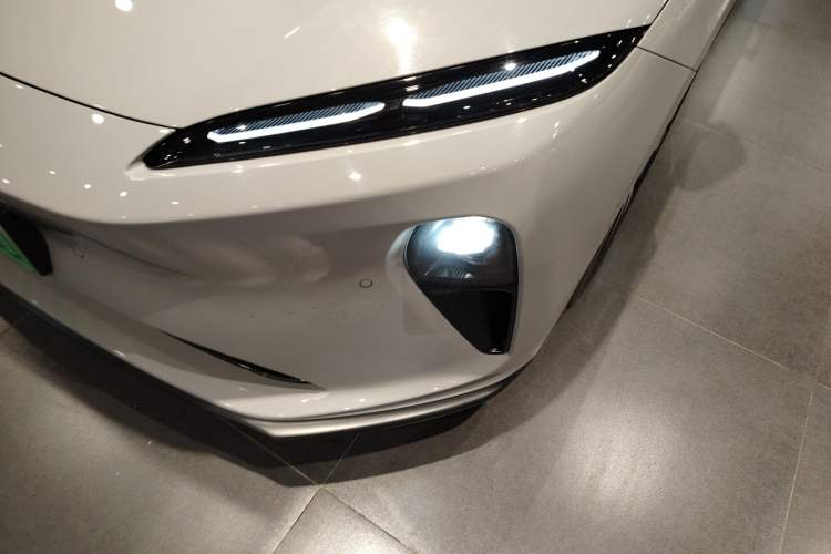 Used Nio ET5 2024 75 kWh Left Front Headlight