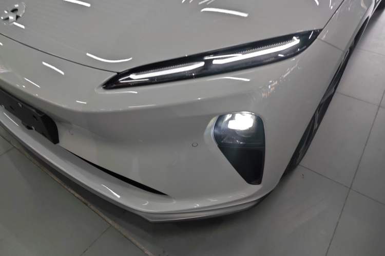 Used Nio ET5 2024 75 kWh Left Front Headlight