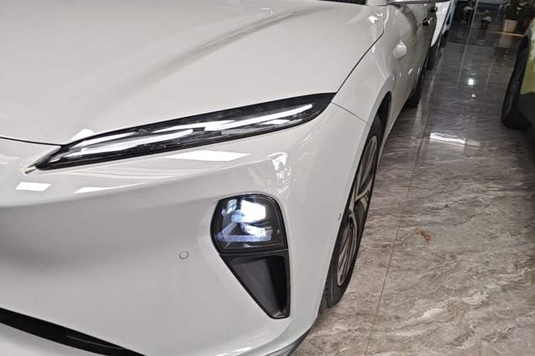 Used Nio ET5 2024 75 kWh Left Front Headlight
