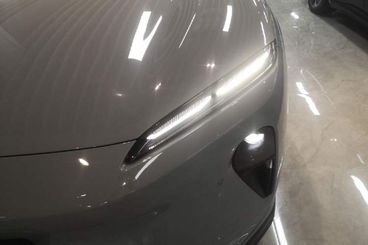 Used Nio ET5 2024 75 kWh Left Front Headlight