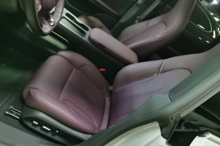 Used Nio ET5 2024 75 kWh Left Front Seat