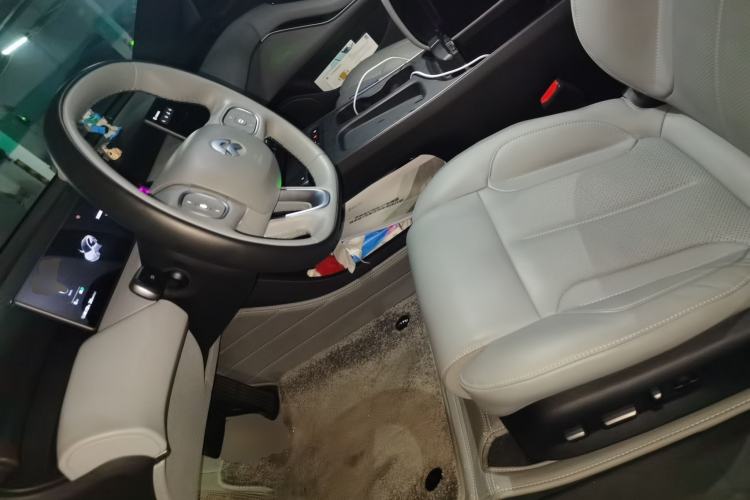 Used Nio ET5 2024 75 kWh Left Front Seat