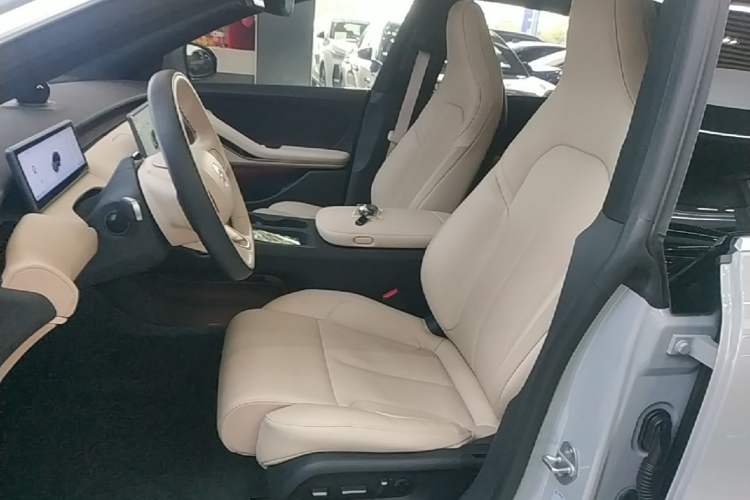 Used Nio ET5 2024 75 kWh Left Front Seat