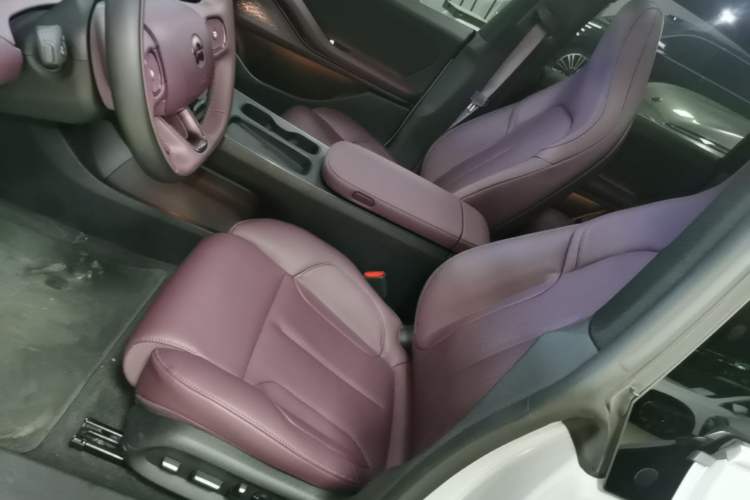 Used Nio ET5 2024 75 kWh Left Front Seat