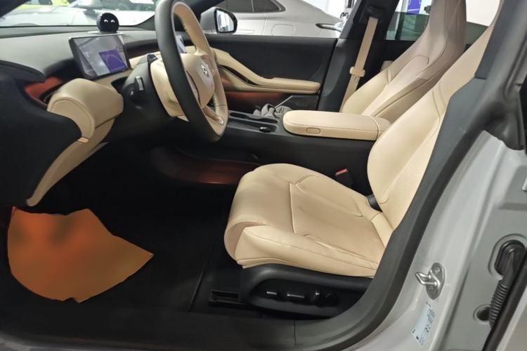 Used Nio ET5 2024 75 kWh Left Front Seat