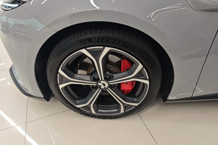 Used Nio ET5 2024 75 kWh Left Front Wheel Hub