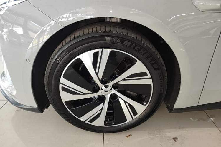 Used Nio ET5 2024 75 kWh Left Front Wheel Hub