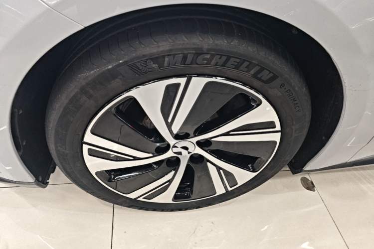 Used Nio ET5 2024 75 kWh Left Front Wheel Hub