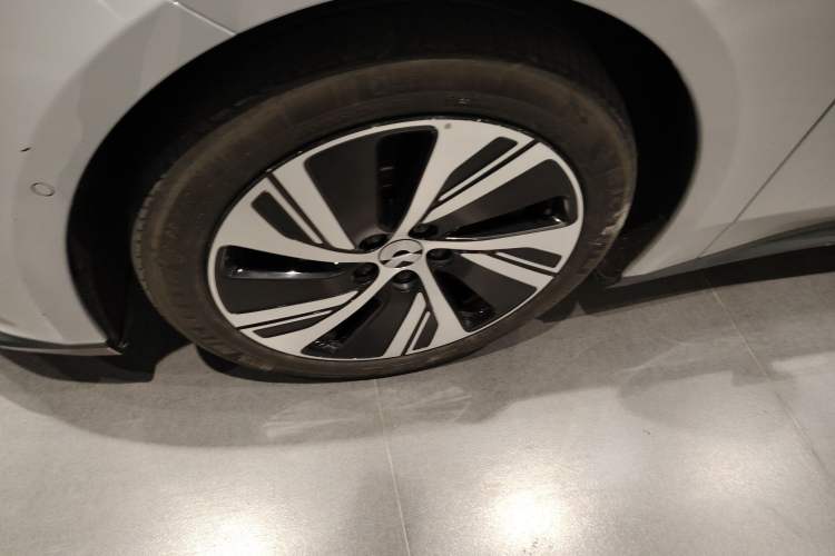 Used Nio ET5 2024 75 kWh Left Front Wheel Hub