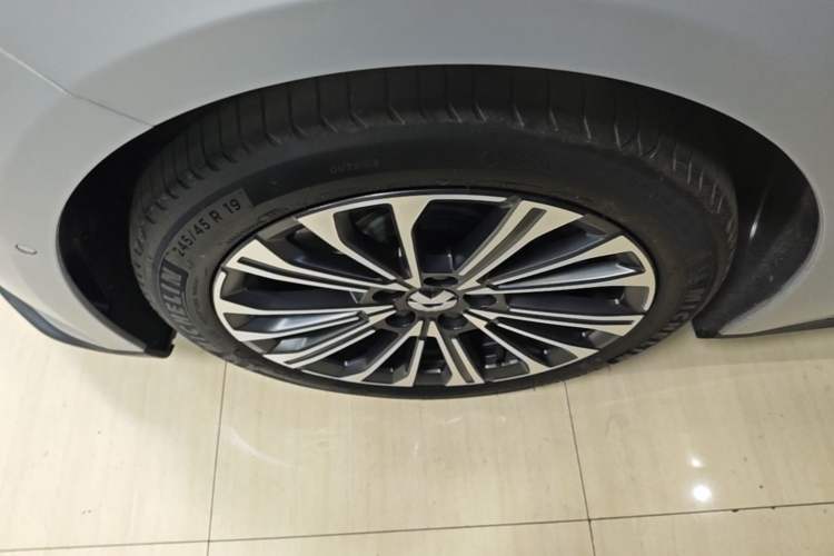 Used Nio ET5 2024 75 kWh Left Front Wheel Hub