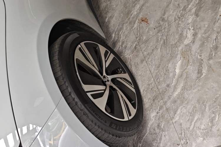 Used Nio ET5 2024 75 kWh Left Front Wheel Hub