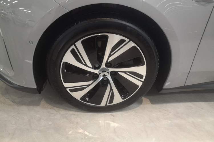 Used Nio ET5 2024 75 kWh Left Front Wheel Hub