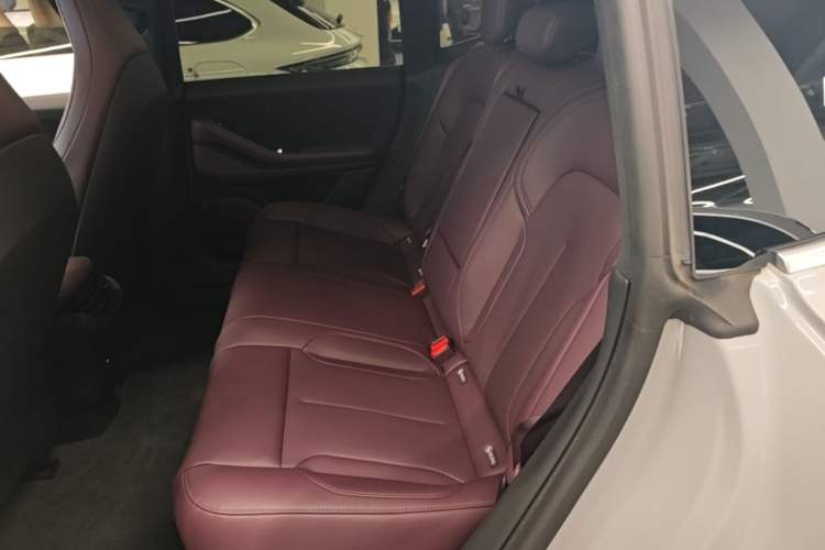Used Nio ET5 2024 75 kWh Left Rear Seat