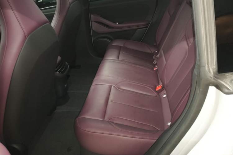 Used Nio ET5 2024 75 kWh Left Rear Seat