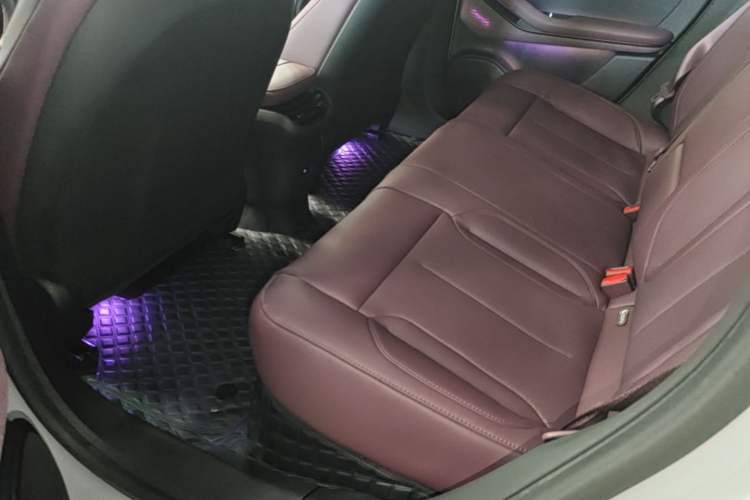 Used Nio ET5 2024 75 kWh Left Rear Seat