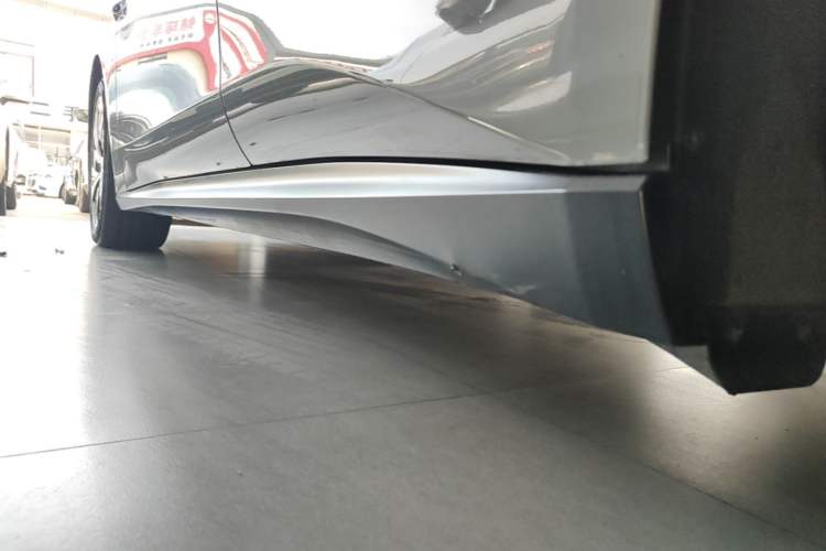 Used Nio ET5 2024 75 kWh Left Side Sill