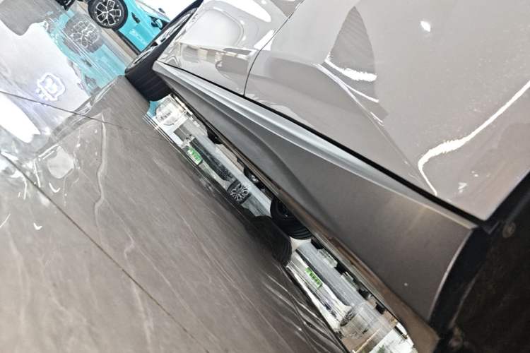 Used Nio ET5 2024 75 kWh Left Side Sill