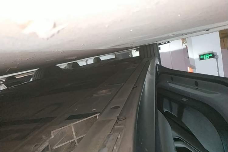 Used Nio ET5 2024 75 kWh Left Side Sill