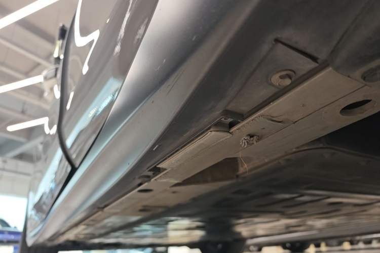 Used Nio ET5 2024 75 kWh Left Side Sill