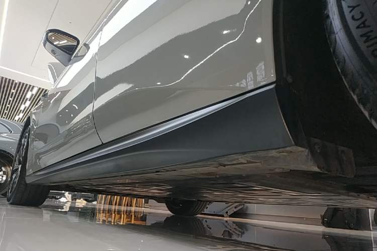 Used Nio ET5 2024 75 kWh Left Side Sill