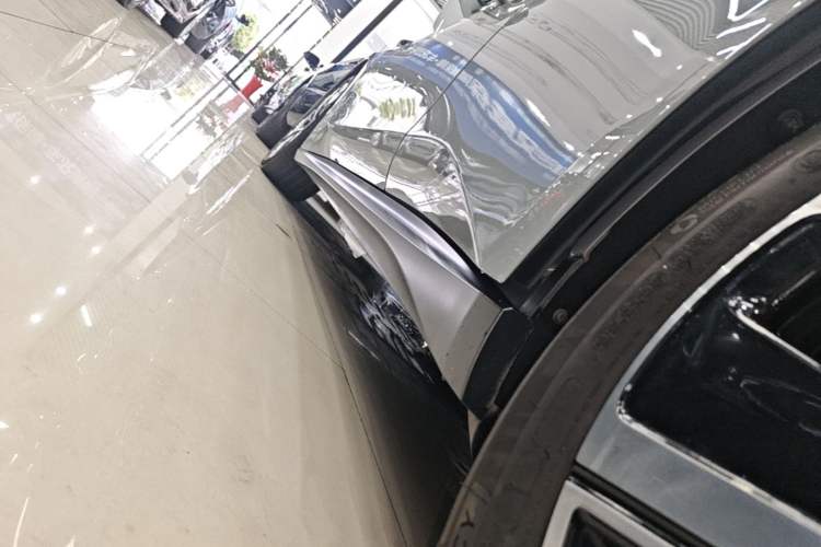 Used Nio ET5 2024 75 kWh Left Side Sill