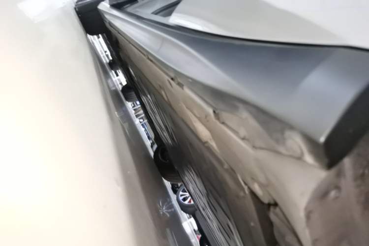 Used Nio ET5 2024 75 kWh Left Side Sill