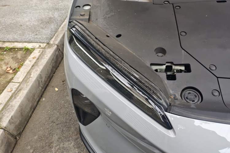 Used Nio ET5 2024 75 kWh Right Front Headlight