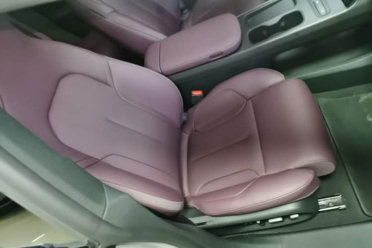 Used Nio ET5 2024 75 kWh Right Front Seat