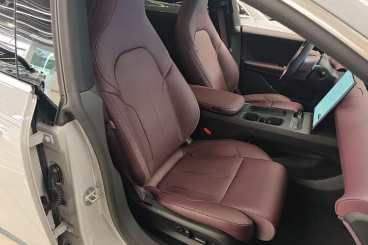 Used Nio ET5 2024 75 kWh Right Front Seat