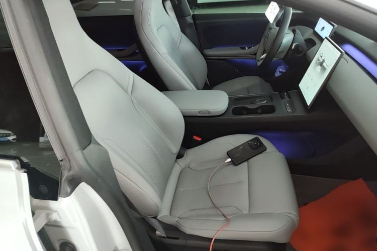 Used Nio ET5 2024 75 kWh Right Front Seat