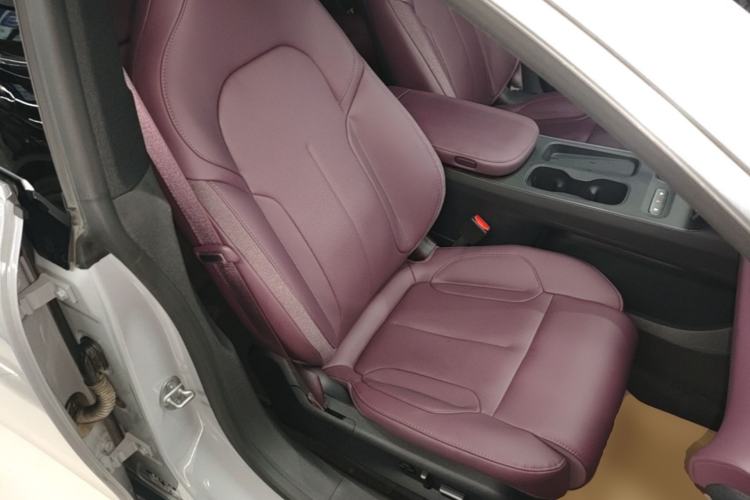 Used Nio ET5 2024 75 kWh Right Front Seat