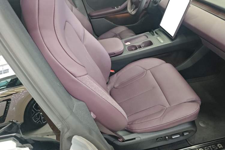 Used Nio ET5 2024 75 kWh Right Front Seat