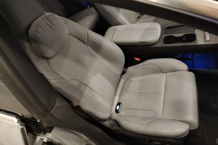 Used Nio ET5 2024 75 kWh Right Front Seat