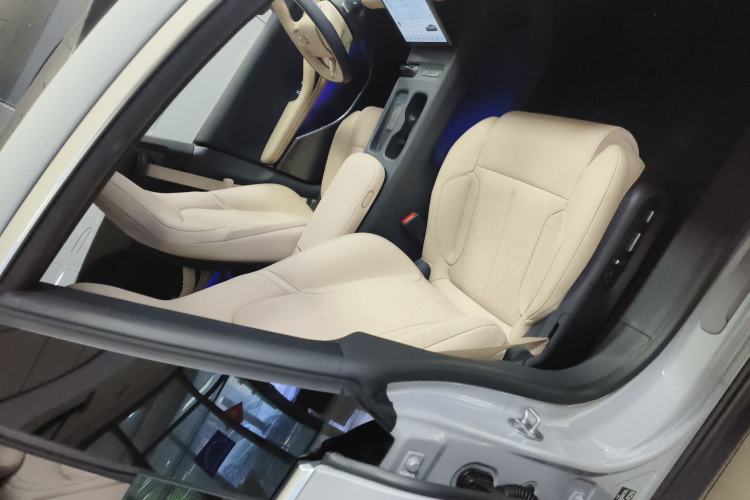 Used Nio ET5 2024 75 kWh Right Front Seat