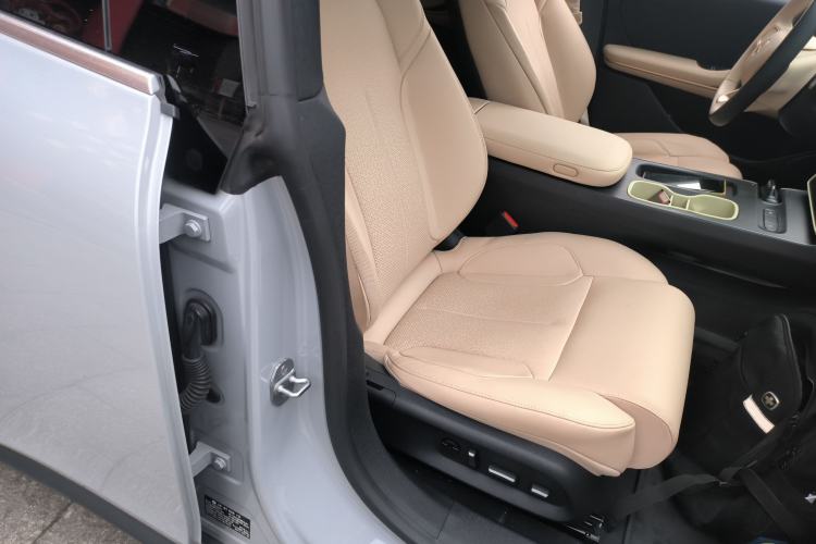 Used Nio ET5 2024 75 kWh Right Front Seat